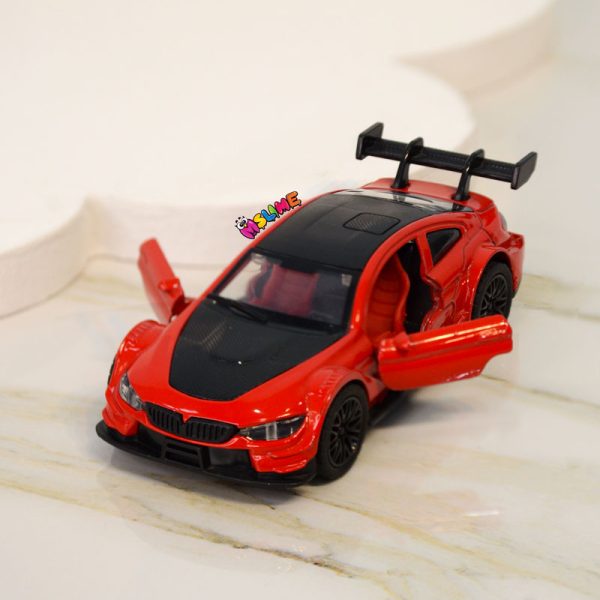 ماشین فلزی بی‌ام‌و (BMW M4) مدل مسابقه‌ای عقب‌کش خرید ماکت فلزی بی‌ام‌و M4 با طراحی اسپرت و رنگ قرمز. دارای درب‌های بازشو، مکانیزم عقب‌کش و بدنه دایکست بسیار مقاوم.
